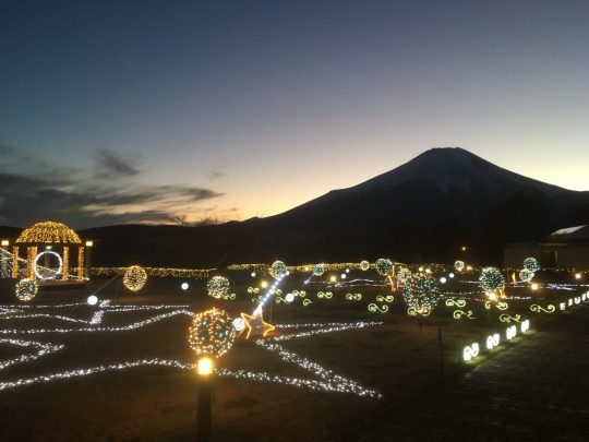 東急ハーヴェストクラブ山中湖マウント富士の富士山とイルミネーション