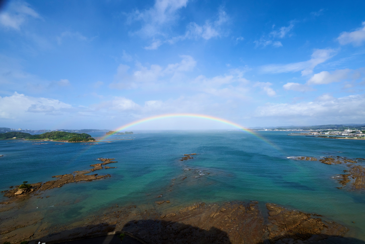 「東急ハーヴェストクラブ南紀田辺」から見た太平洋。海にかかる虹が！