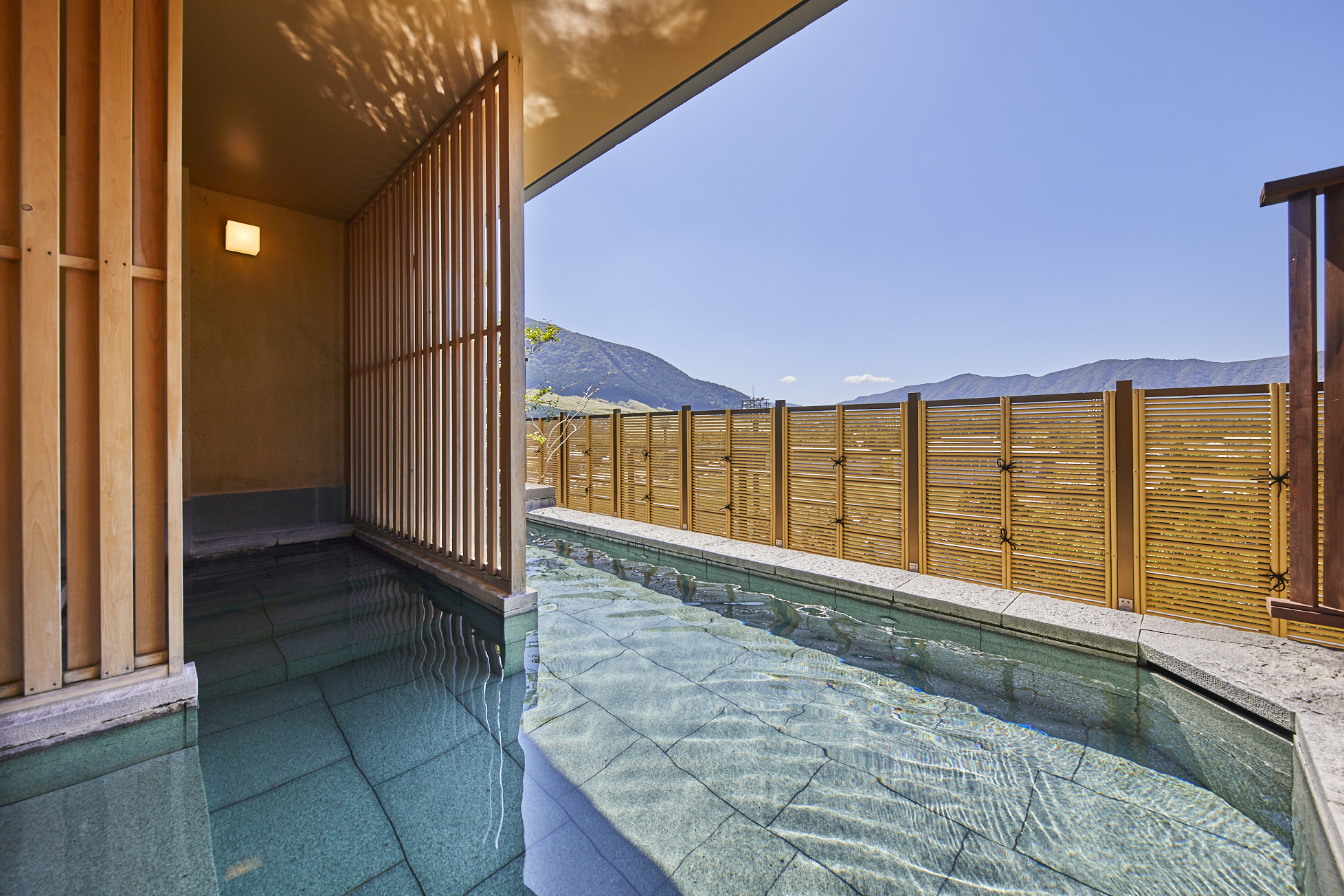 箱根甲子園の最上階で愉しむ露天風呂付温泉大浴場