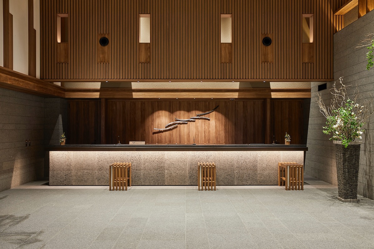 これは、東急ハーヴェストクラブ軽井沢&VIALAのロビー。左にあるのがフロントです
