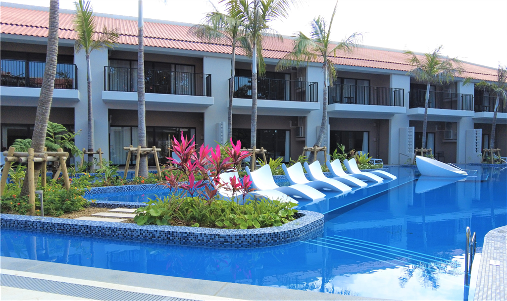 ホテルコンド「VIVOVIVA石垣島」のウォーターガーデンプール