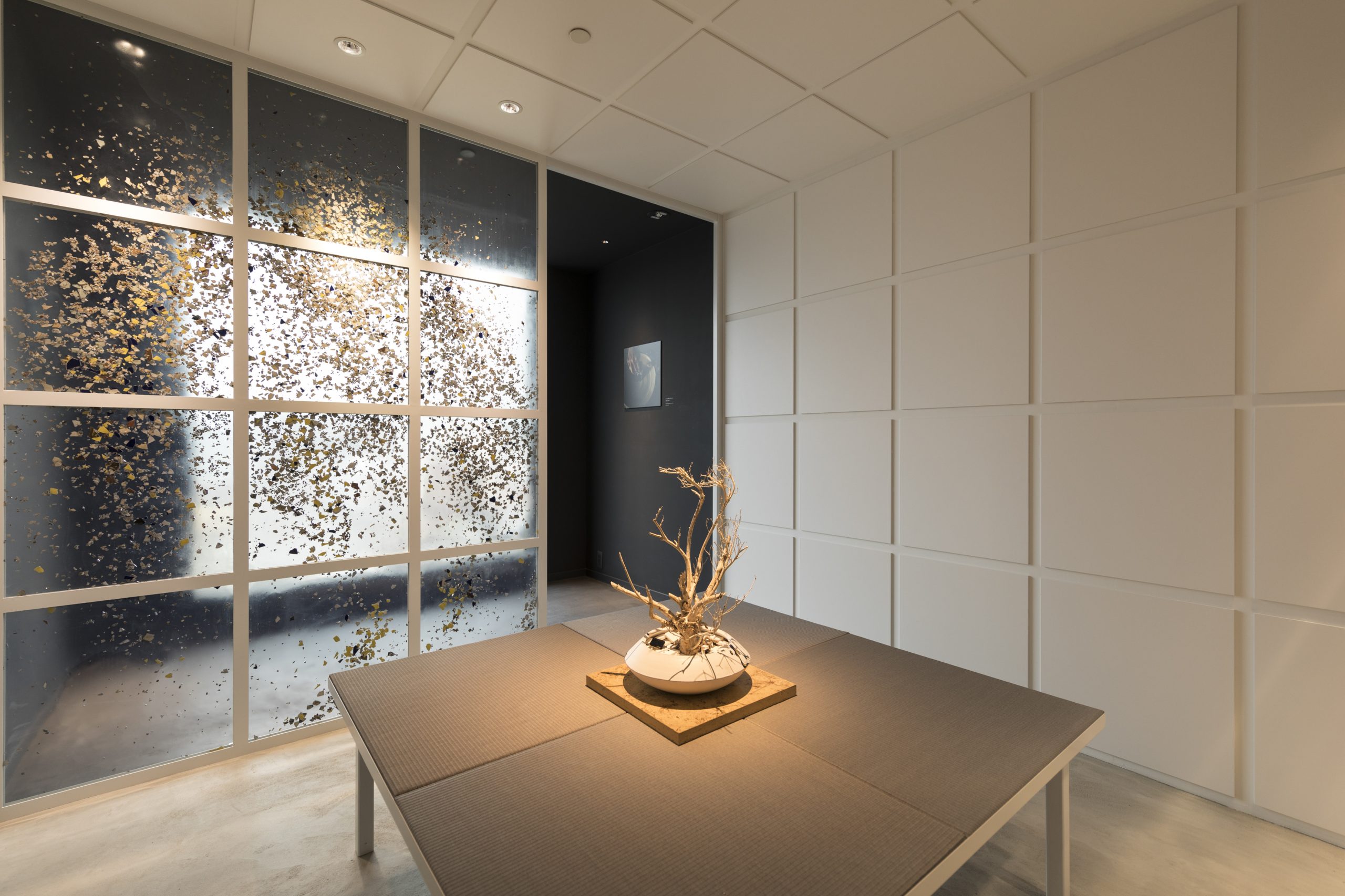 「RESERVE飛騨高山」7階の工芸ギャラリーの渋草焼