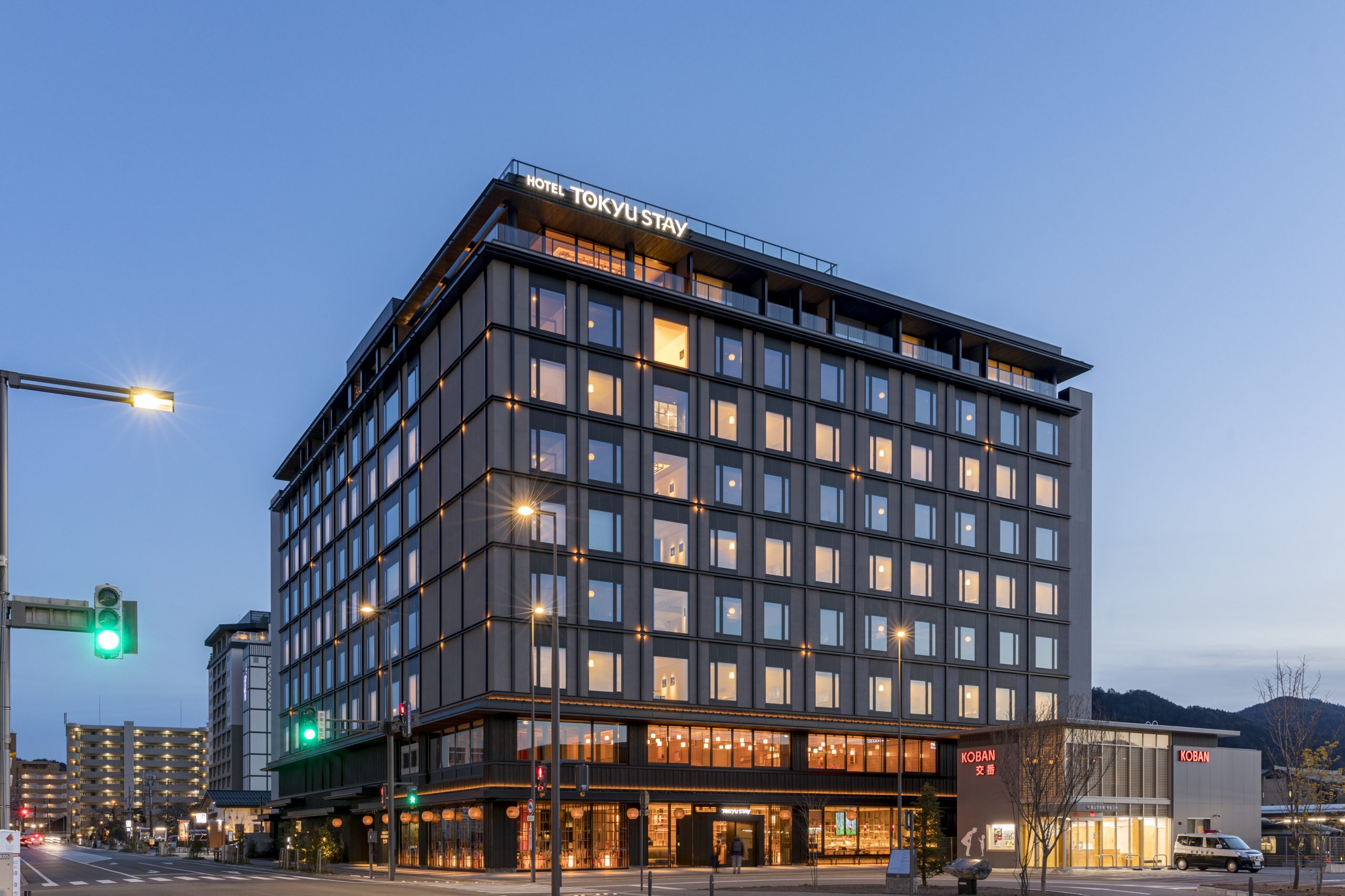 夜のRESERVE飛騨高山の外観